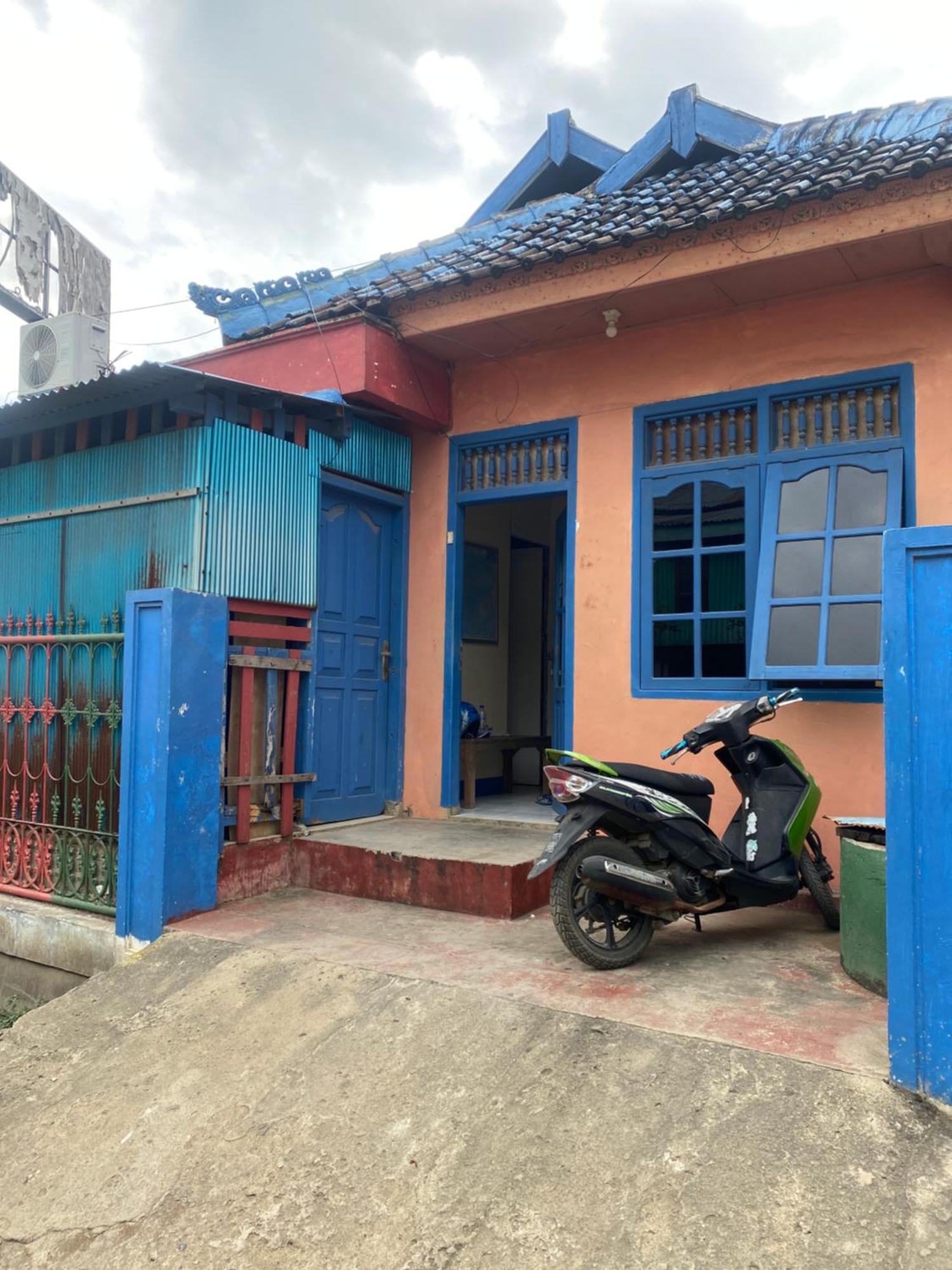 Cempaka Hostel Labuan Bajo Exterior foto